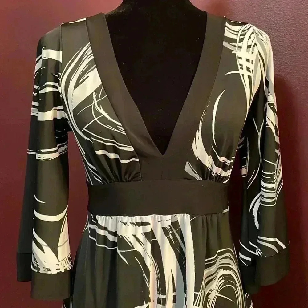 Forever 21 Women’s Small Black & White 3/4 Sleeve V Neck Komodo Dress